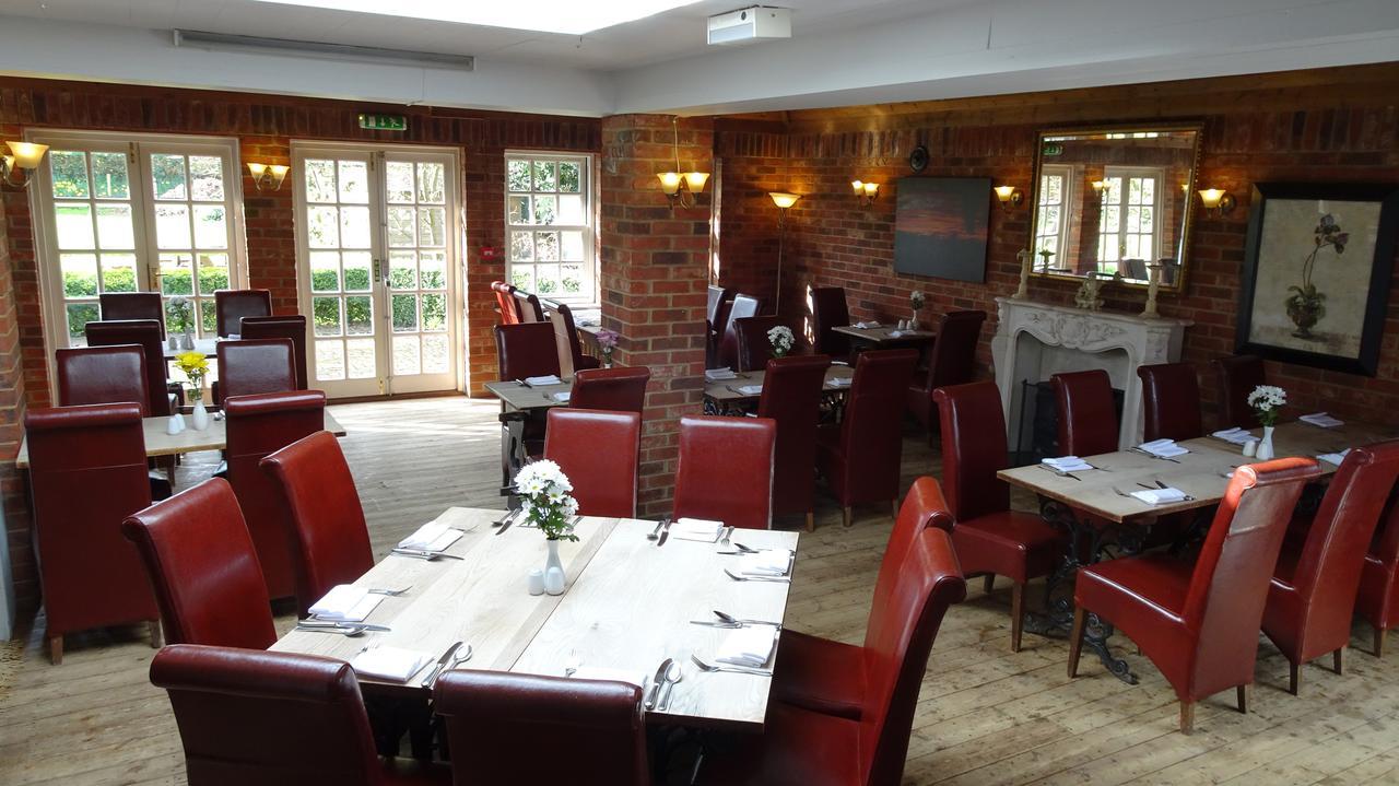 The Furze Bush Inn نيوبري المظهر الخارجي الصورة